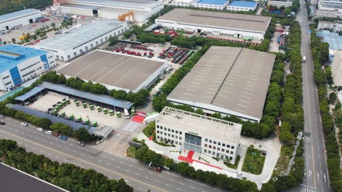 西南首批新能源电动公交车在庄河成功下线