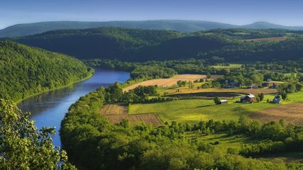 高清晰绿山村庄河 庄河的诗意栖居